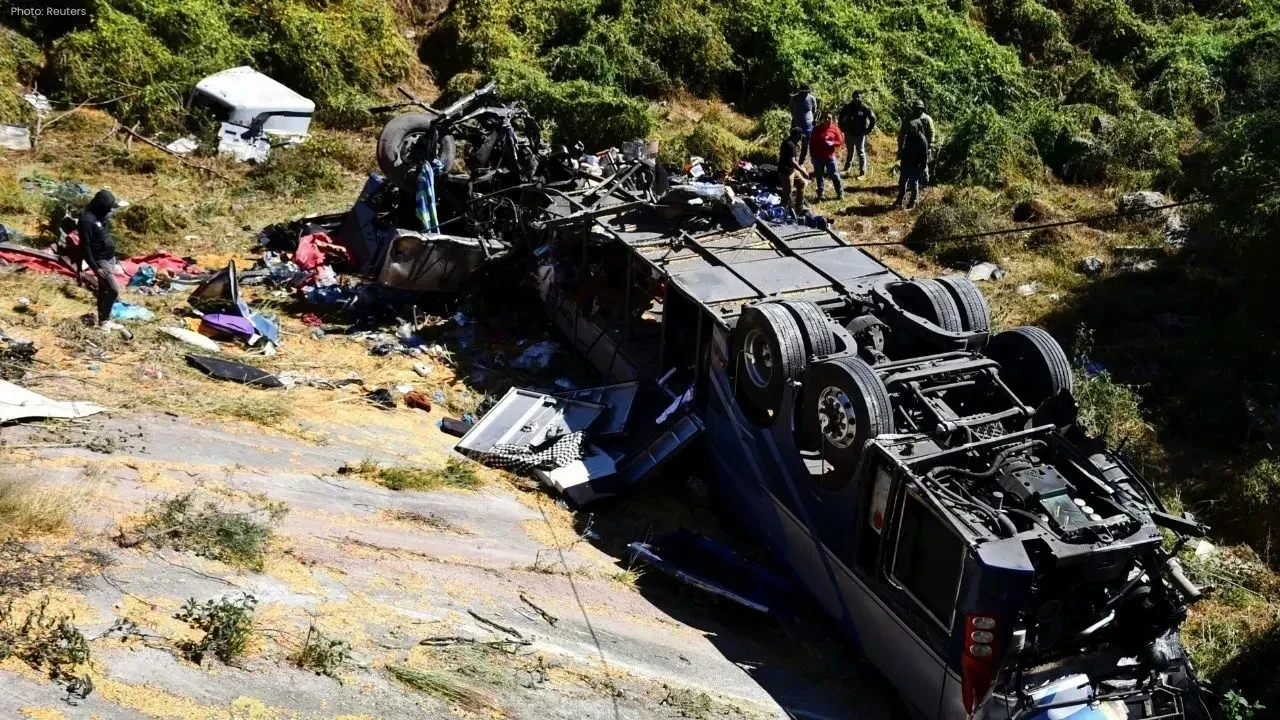 Tragic Bus Accident in Veracruz Claims 10 Lives on Christmas Eve