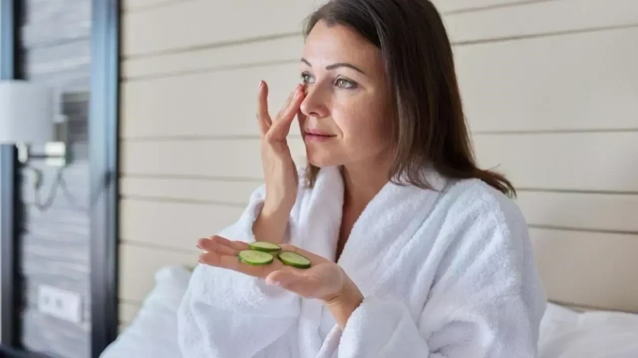 Stop Winter Skin Darkening: Apply This One Thing Before Bed for Natural Glow