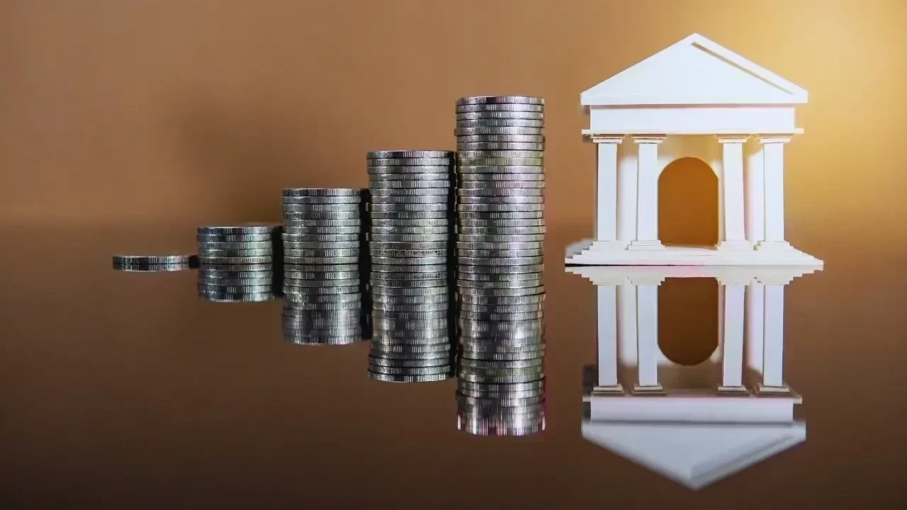 Central Banks Tread Lightly: The New Approach to Interest Rates