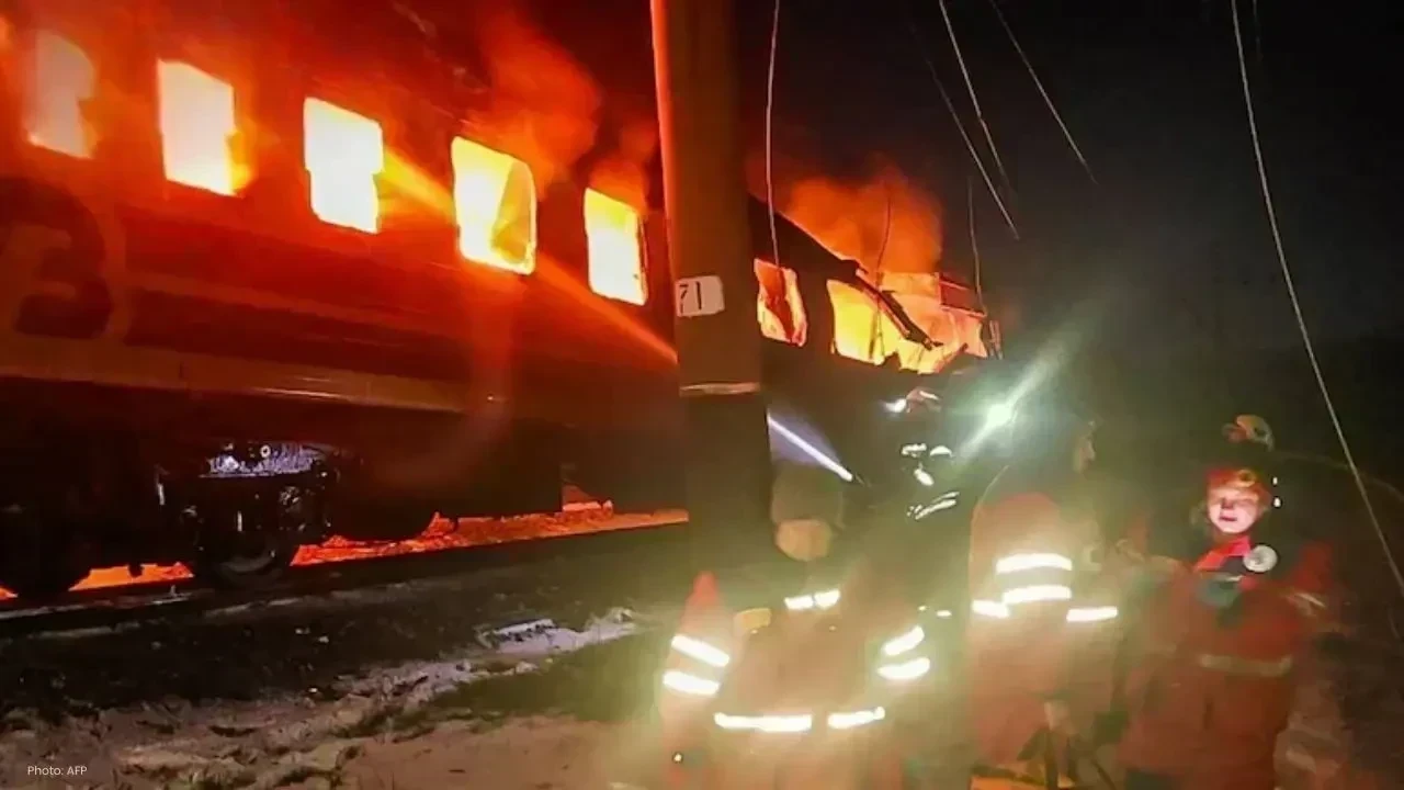 Deadly Russian Strikes Claim 12 Lives in Ukraine