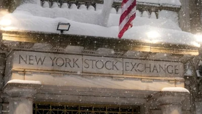 Global Stocks Mixed as AI Fears Hit US Markets, Asia Gains