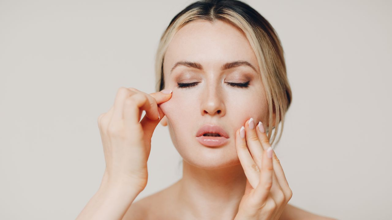 cheek lift technique