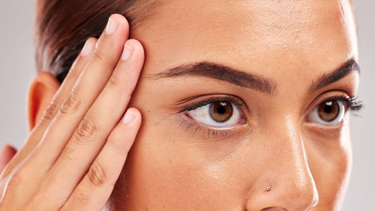 Under Eye Lift Technique